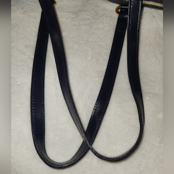 Louis Vuitton Bag. - Picture 11 of 15